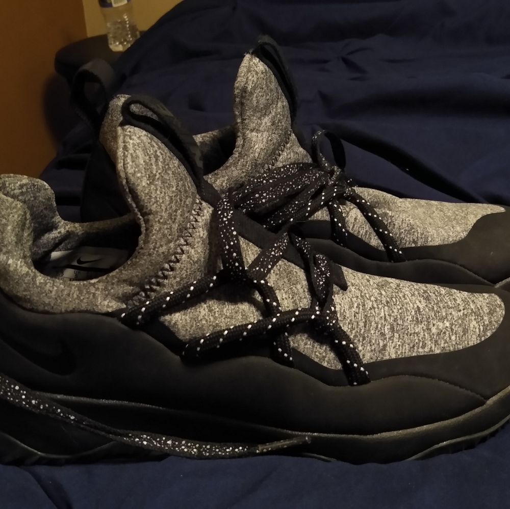 Black gray Nike shoes 7.5